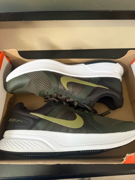 Nike Other - Nike Men’s swift runner 2- Olive Green size 10